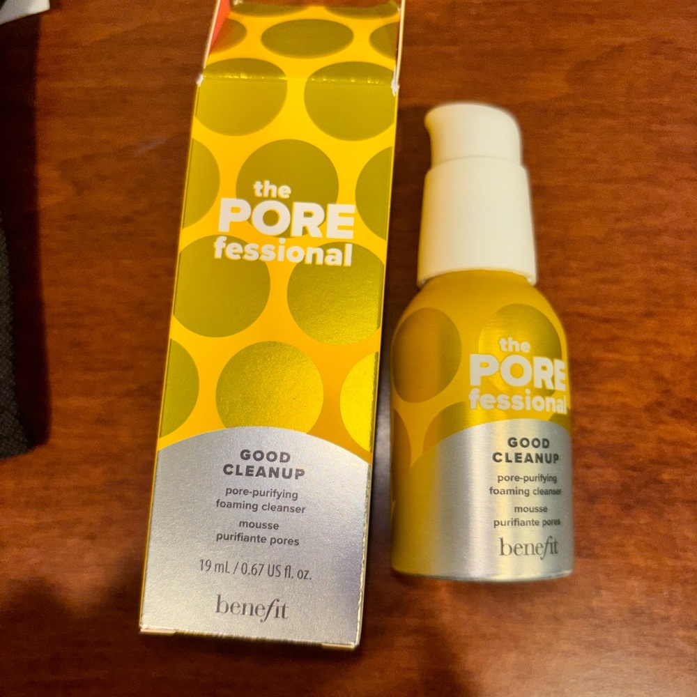 Benefit POREfessional Cleanser - good clean up . mini size